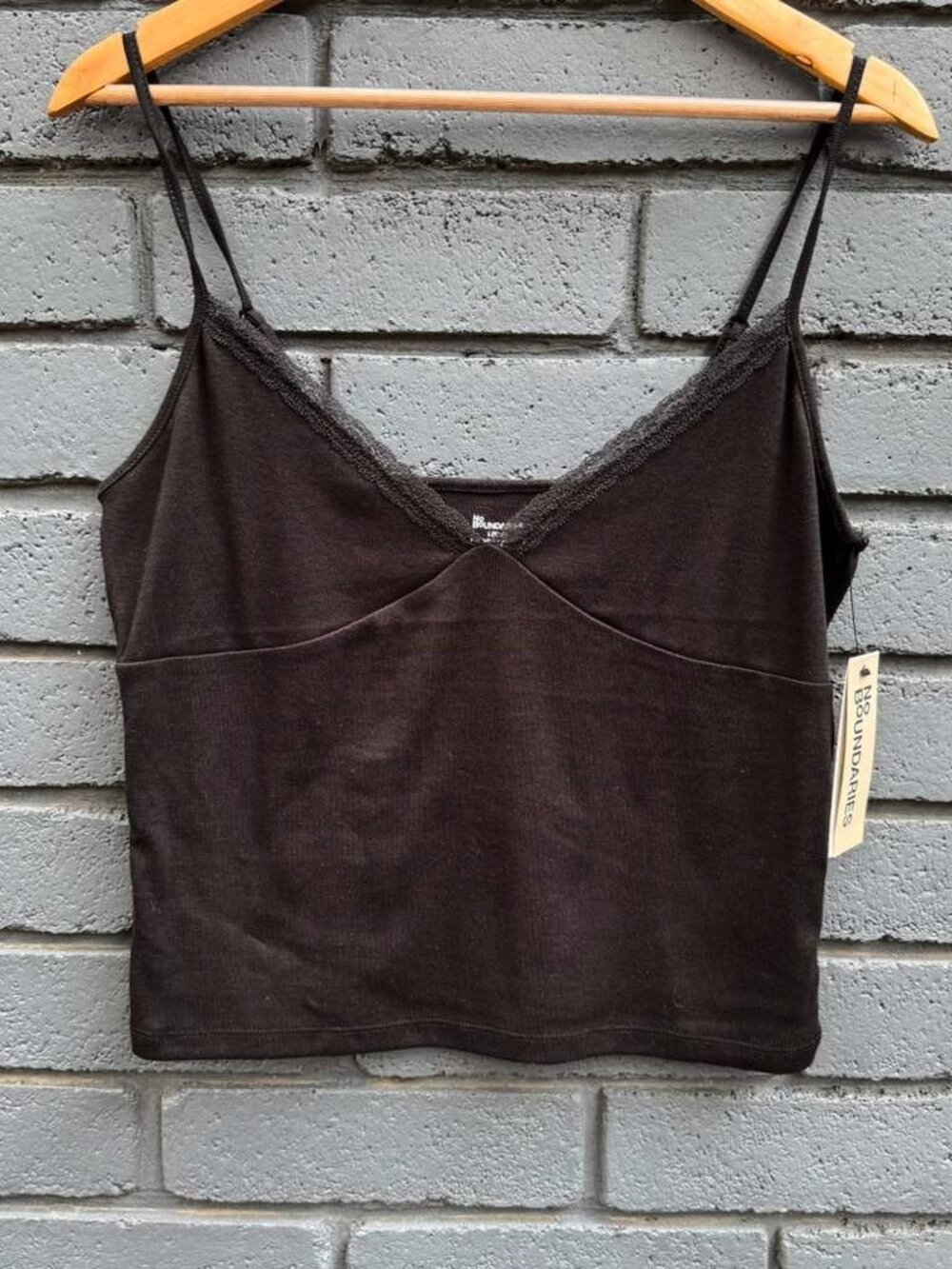No Boundaries Women's Lace Trim V-Neck Cami Tank Top Adjustable Strap L XL Black